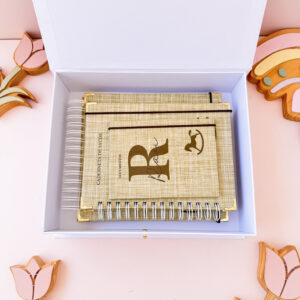 Combo Caixa + Livro do Bebê + Caderneta - Cavalinho de Balanço Marrom